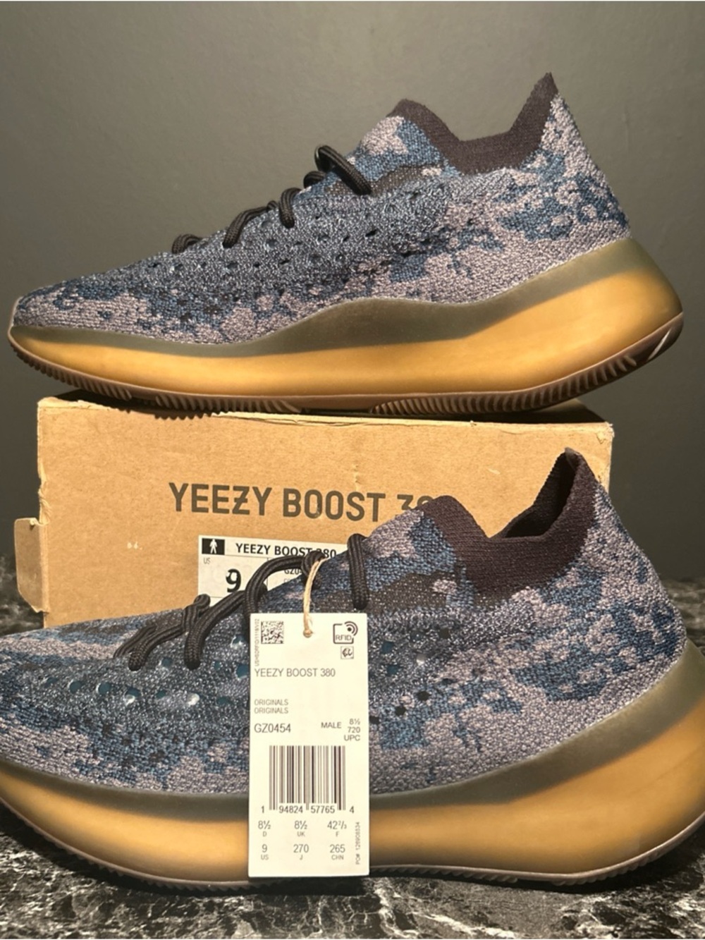 New Adidas Yeezy Boost 380 GZ0454 With Box(Damaged) Men’s 9